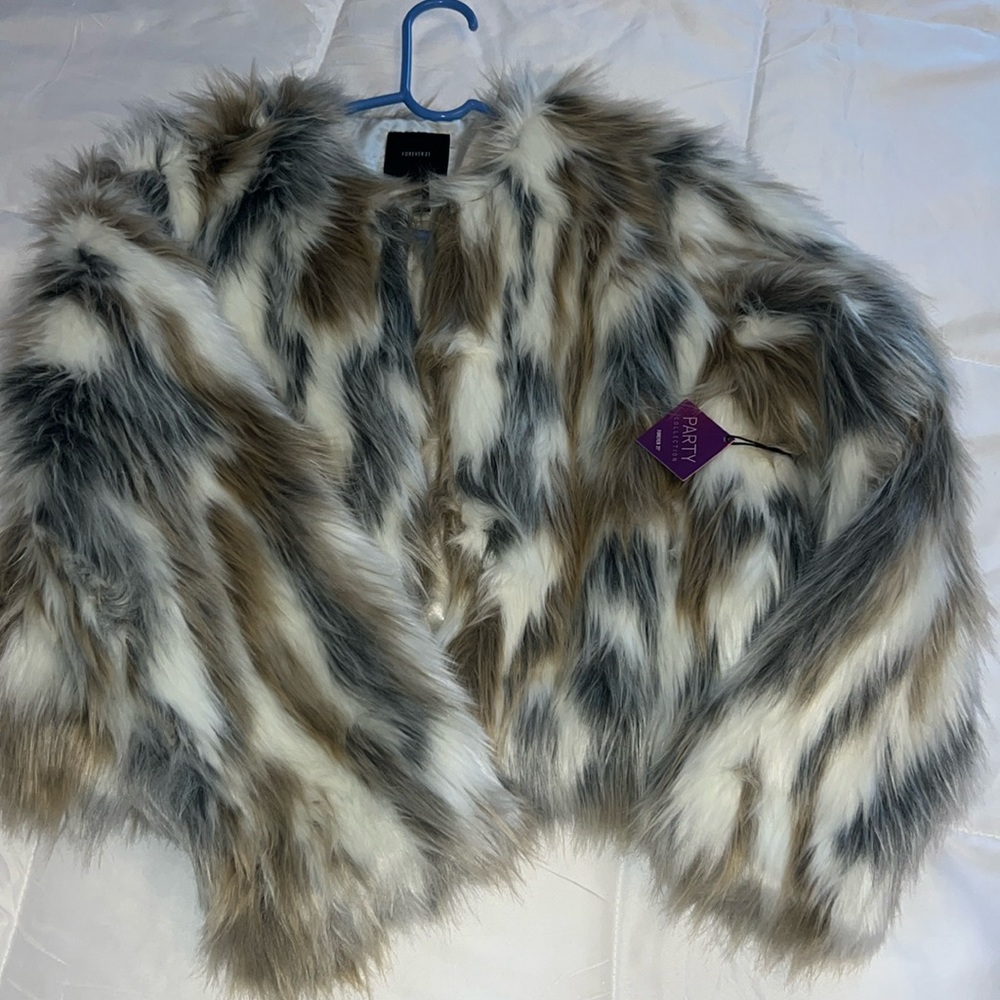 Forever 21 cropped faux fur jacket/coat brand new w tags